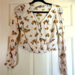 Hollister Long Sleeve Crop Top Size Small